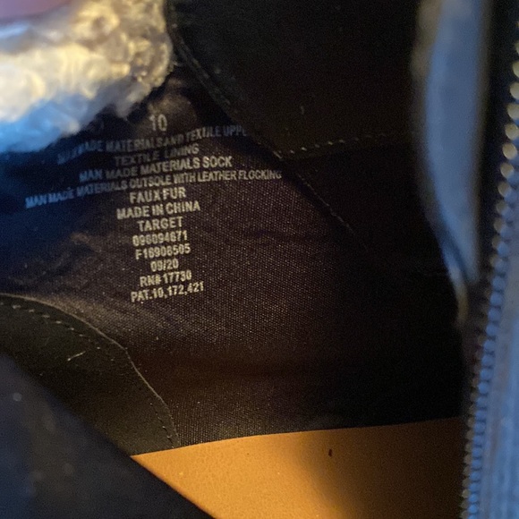 Universal Threads - Picture 6 of 6